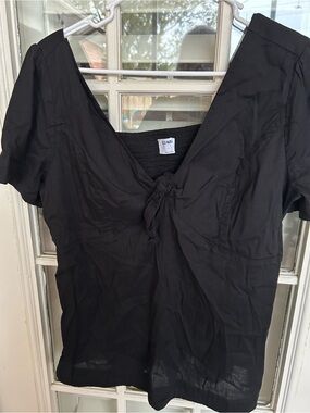 Old Navy Black Tie-Front V-Neck Short Sleeve Blouse
